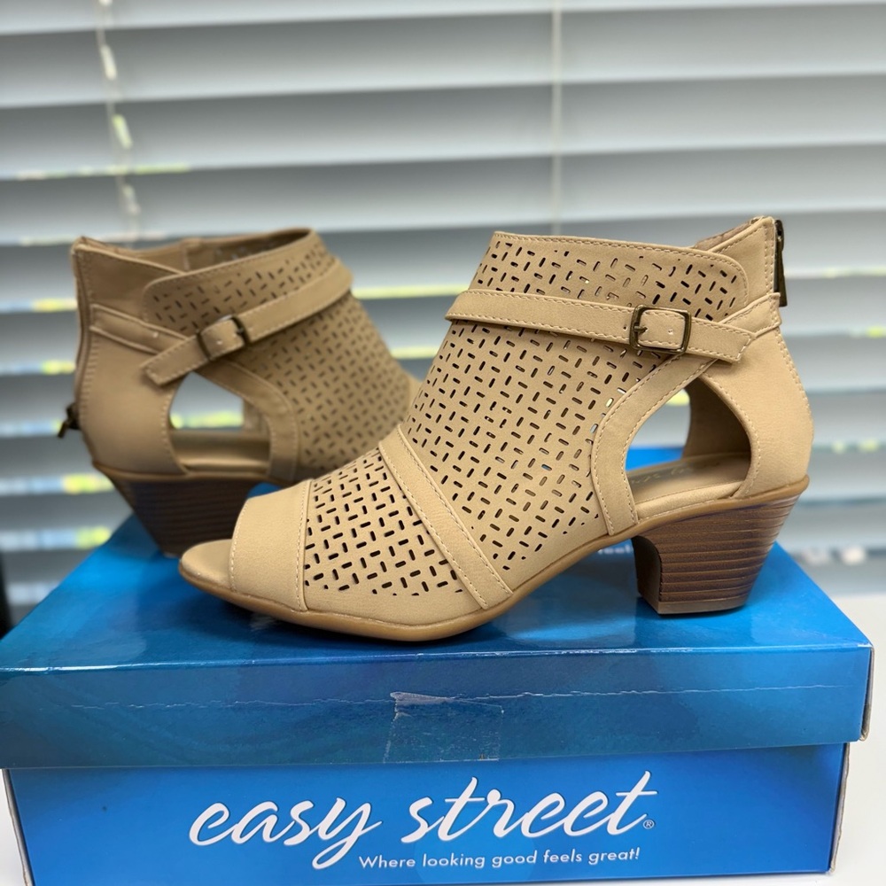 Easy Street Carrigan Sandals US 7 Sand Peep Toe Booties Cutout Zip Comfort Heel